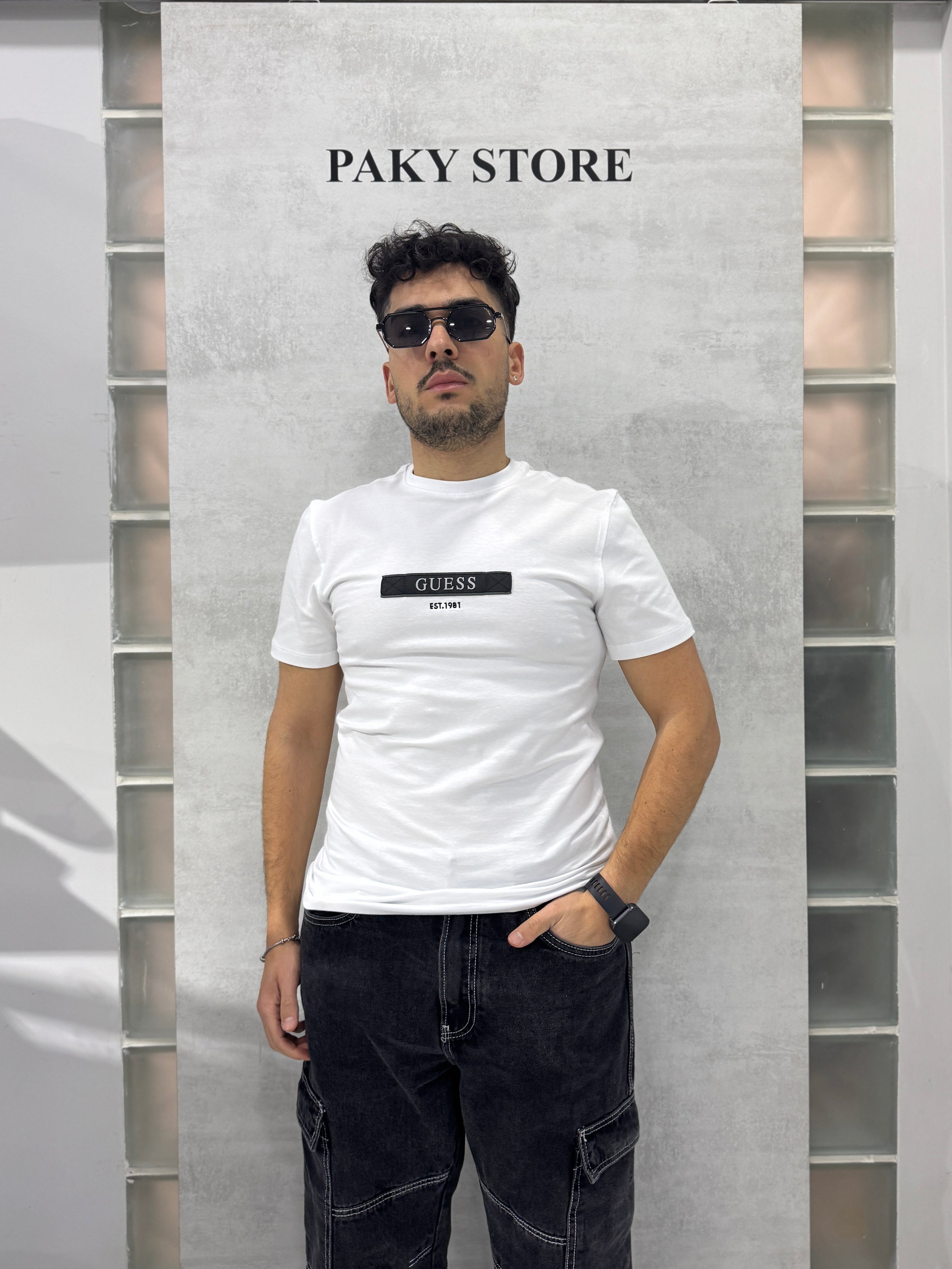 T-Shirt Uomo Bianca Guess Logo Frontale