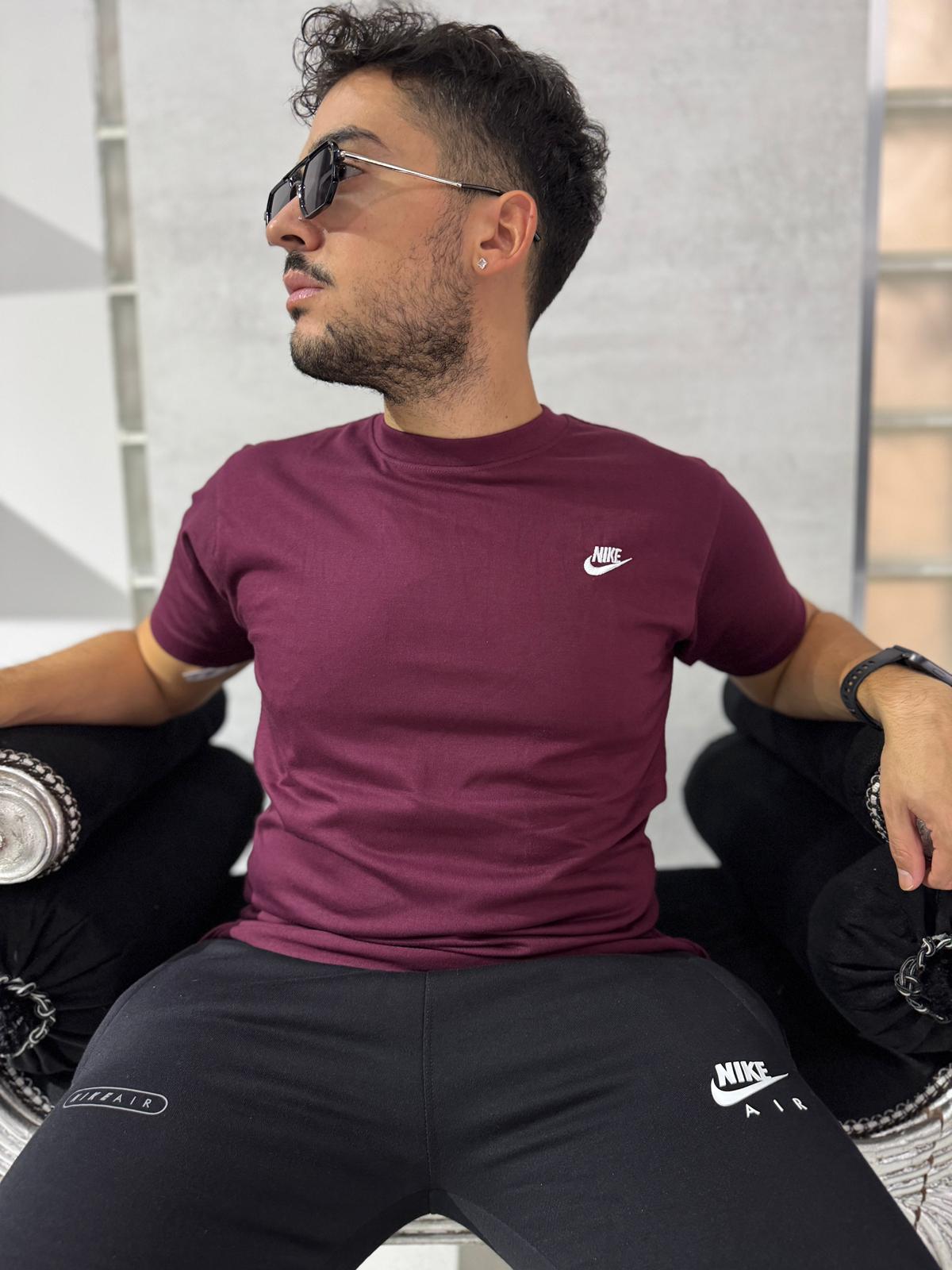 Nike T-Shirt Slim Fit Bordeaux
