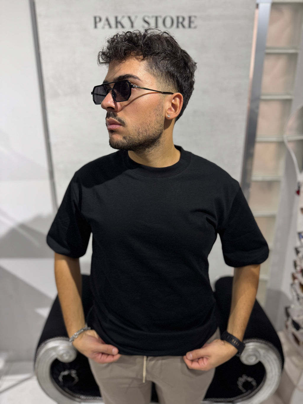 T-Shirt Oversize Nera Uomo – Streetwear Basic Premium